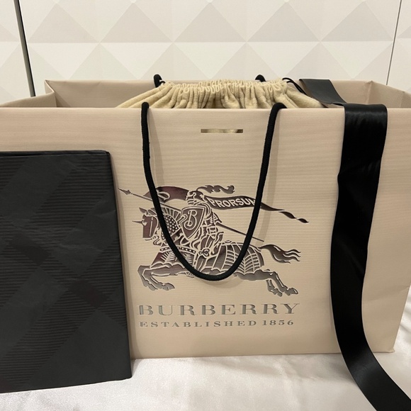 Burberry Tote, Wallet, Travel Pouch - Picture 15 of 16